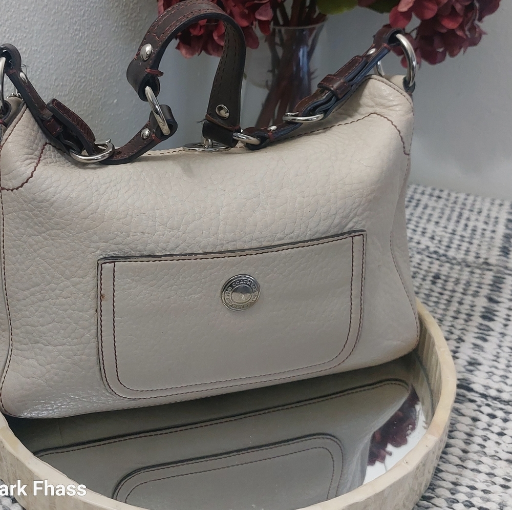 Coach Classic Pebble Texture Leather Hand Bag Elegant Cream Leather Handbag